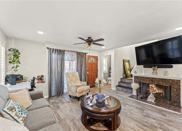 Property at 22617 Copper Hill Dr #121, Saugus, CA 91350, 3 beds, 3 baths