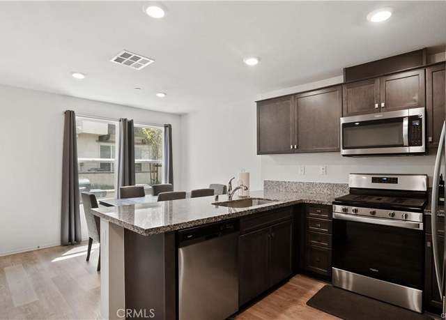 Property at 7155 Citrus Ave #320, Fontana, CA 92336, 3 beds, 2.5 baths