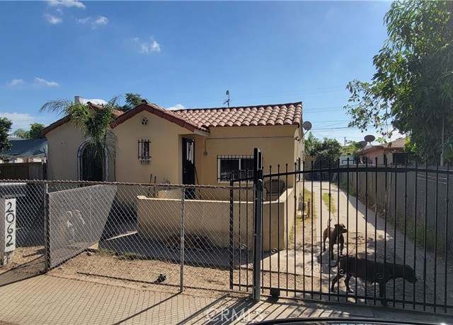 Property at 2062 E Hatchway St, Compton, CA 90222, 2 beds, 1 bath