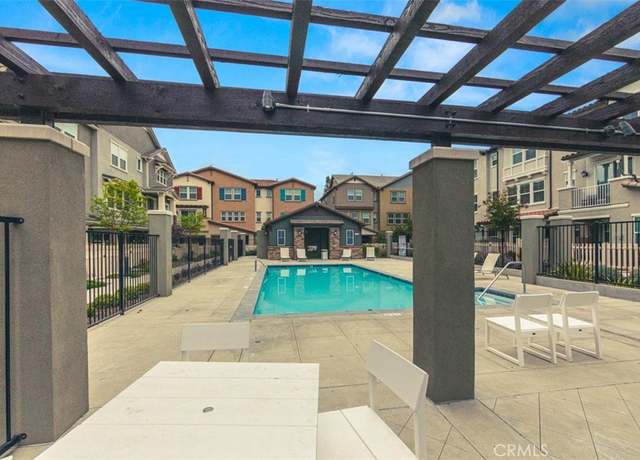Property at 578 Apricot Ln, Fillmore, CA 93015, 3 beds, 2.5 baths