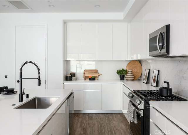 Property at 118 Astronaut Ellison S Onizuka St #501, Los Angeles, CA 90012, 1 bed, 1 bath