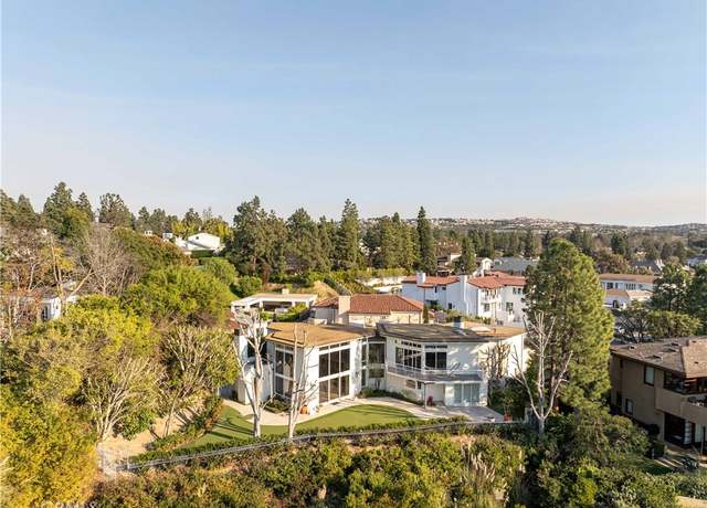 Property at 2 Inverness Ln, Newport Beach, CA 92660, 4 beds, 3.5 baths