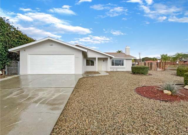 Property at 2486 E Devonshire Ave, Hemet, CA 92544, 3 beds, 2 baths