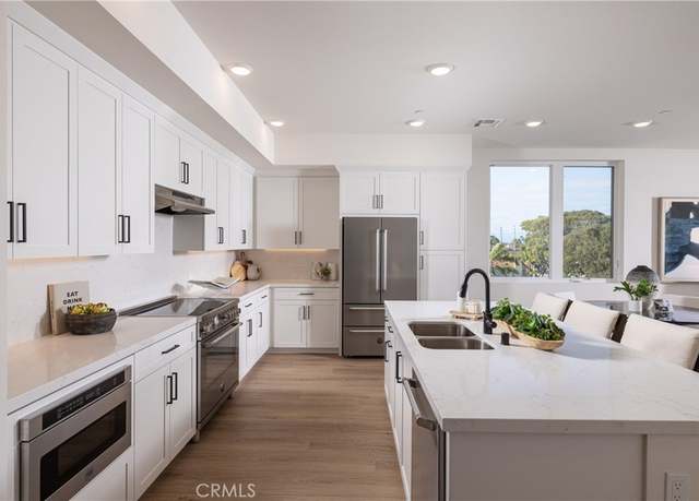 Property at 414 Main St #220, Huntington Beach, CA 92648, 2 beds, 2 baths