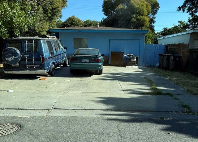 Property at 2036 La Jolla Dr, Stockton, CA 95204, 4 beds, 2 baths