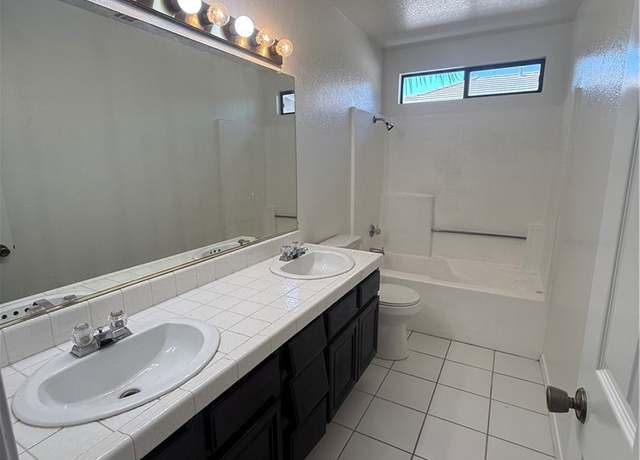 Property at 15068 Christina Ct, Lake Elsinore, CA 92530, 4 beds, 3 baths