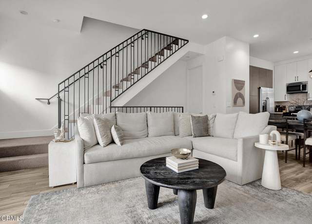 Property at 5662 Hazeltine Ave, Valley Glen, CA 91401, 4 beds, 3 baths