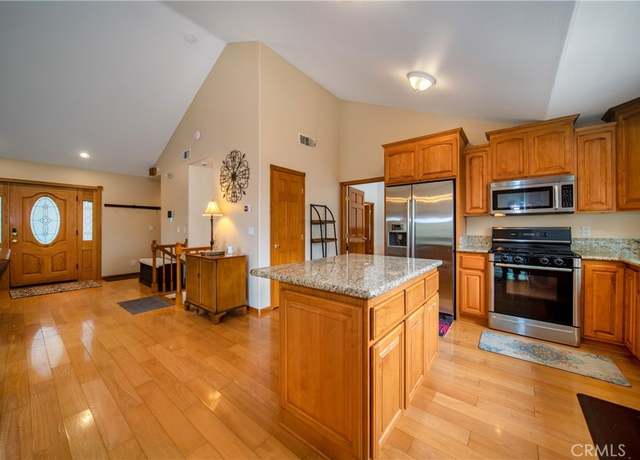 Property at 27391 Cottonwood Ln, Lake Arrowhead, CA 92352, 4 beds, 3.5 baths