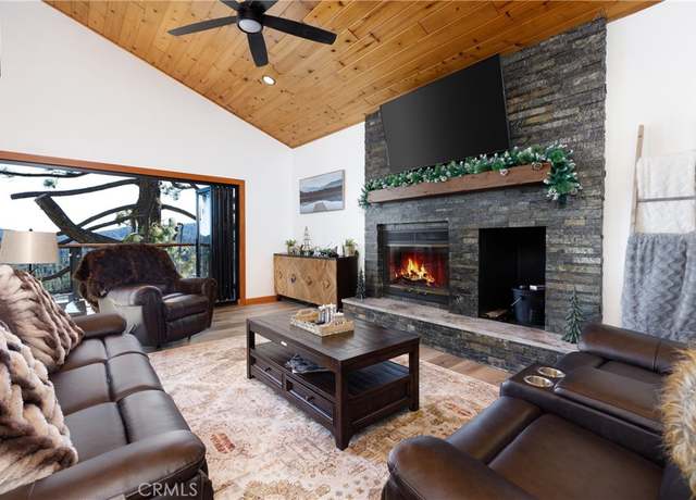 Property at 26575 Kings Ct, Lake Arrowhead, CA 92352, 3 beds, 2.5 baths