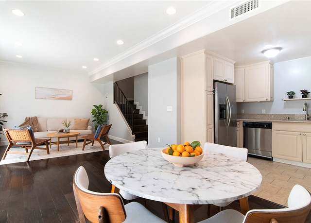 Property at 5335 Cartwright Ave #3, North Hollywood, CA 91601, 2 beds, 2.5 baths