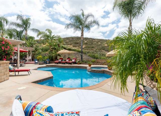Property at 32269 Daisy Dr, Winchester, CA 92596, 5 beds, 3 baths