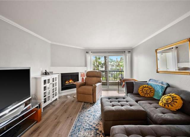 Property at 21400 Burbank Blvd #220, Woodland Hills, CA 91367, 2 beds, 2 baths