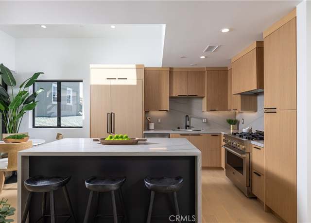 Property at 716-1/2 Orchid Ave, Newport Beach, CA 92625, 2 beds, 2.5 baths