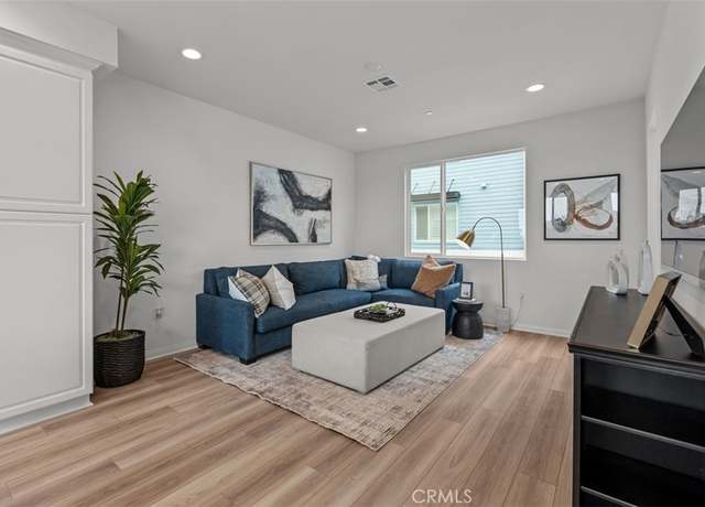 Property at 1667 W Broadway Ln, Anaheim, CA 92801, 2 beds, 2.5 baths