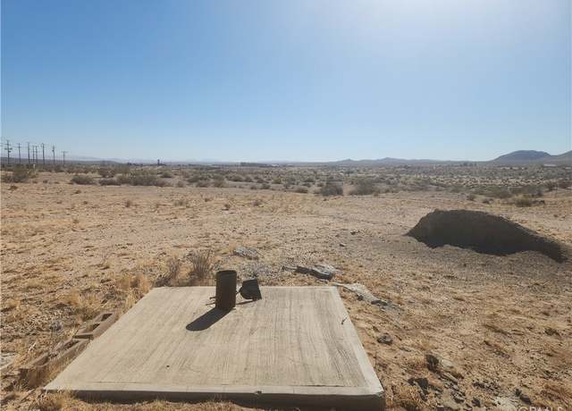 Property at 18900 Corral Ct, Helendale, CA 92342