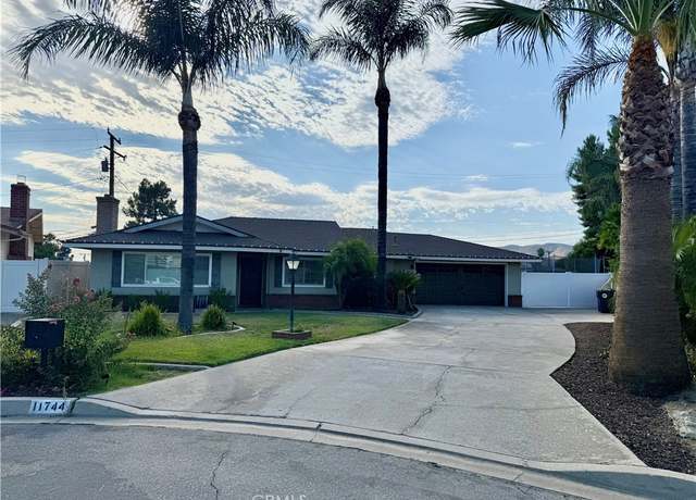 Property at 11744 Auburn Ct, Yucaipa, CA 92399, 2 beds, 1.5 baths