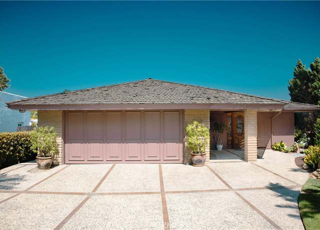 Property at 730 Saint James Pl, Newport Beach, CA 92663, 3 beds, 3.5 baths