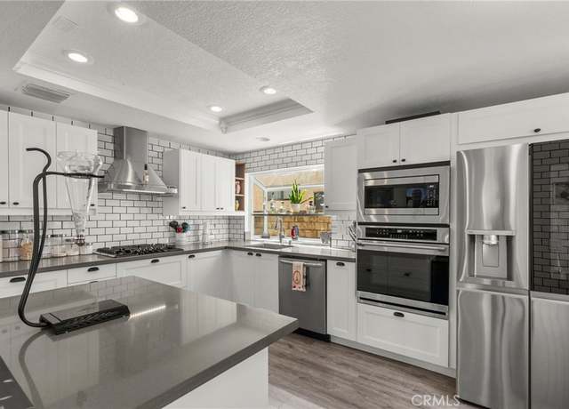 Property at 19777 Azure Field Dr, Newhall, CA 91321, 3 beds, 3 baths
