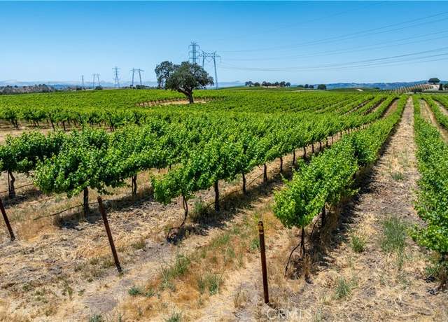 Property at 4950 Union Rd, Paso Robles, CA 93446, 3 beds, 2.5 baths
