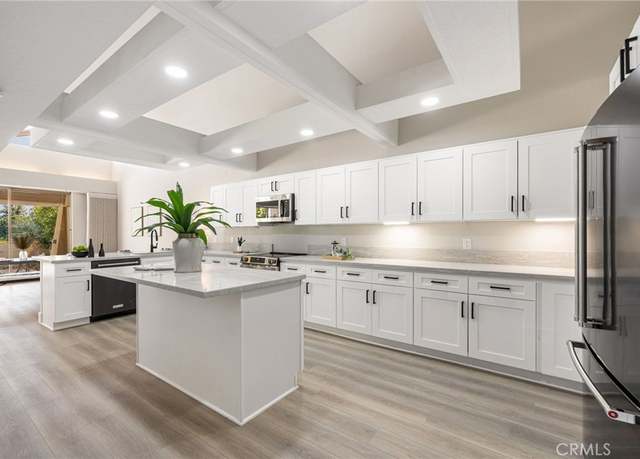 Property at 232 Kavenish Dr W, Rancho Mirage, CA 92270, 2 beds, 2.5 baths