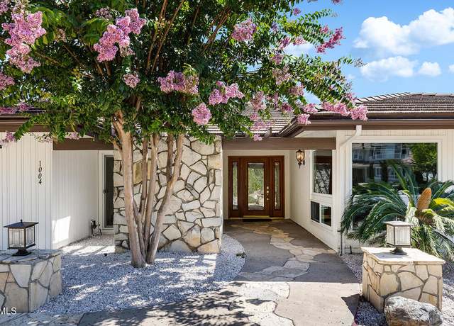 Property at 1004 El Vago St, La Canada Flintridge, CA 91011, 4 beds, 2.5 baths