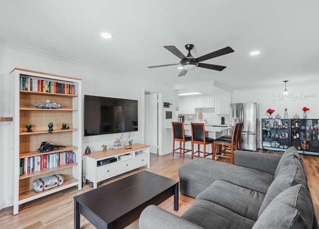 Property at 222 Woodland Pkwy #256, San Marcos, CA 92069, 2 beds, 2 baths