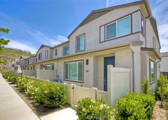 Property at 304 Citrine Trl, Fallbrook, CA 92028, 3 beds, 2.5 baths