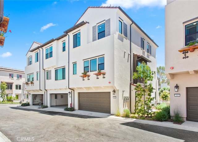 Property at 139 Bridle Dr, Burbank, CA 91506, 3 beds, 3.5 baths