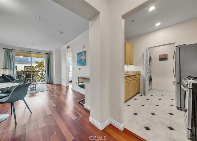 Property at 2424 Watermarke Pl, Irvine, CA 92612, 1 bed, 1 bath