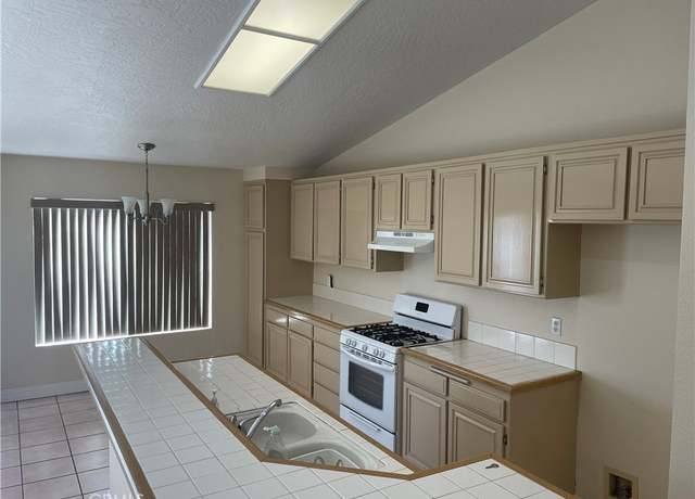 Property at 16491 Silica Dr, Victorville, CA 92395, 3 beds, 2 baths