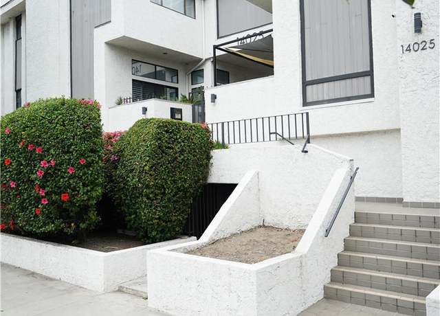 Property at 14025 Riverside Dr #3, Sherman Oaks, CA 91423, 3 beds, 3.5 baths