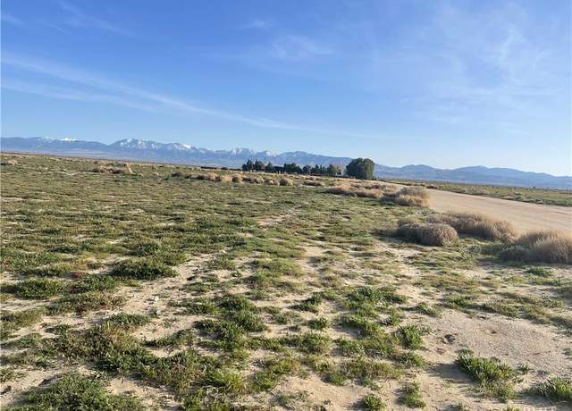 Property at 102 E Avenue M, Palmdale, CA 93591