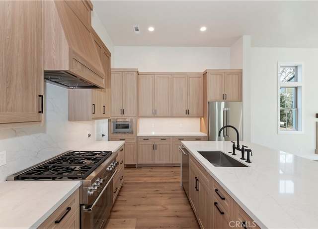 Property at 870 Pine Meadow Ct, Big Bear Lake, CA 92315, 3 beds, 3.5 baths