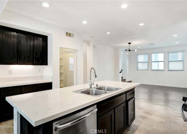 Property at 13219 Shaw Ln, Sylmar, CA 91342, 4 beds, 3.5 baths