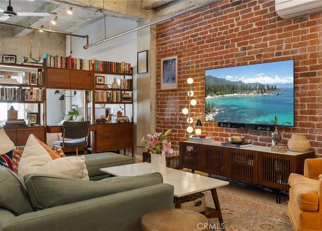 Property at 100 W 5th St Unit 3G, Long Beach, CA 90802, 1 bed, 1 bath