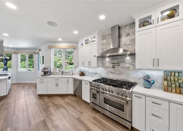 Property at 38101 Stone Meadow Dr, Murrieta, CA 92562, 2 beds, 2 baths