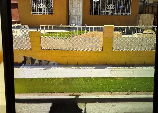 Property at 15118 S Frailey Ave, Compton, CA 90221, 2 beds, 1 bath