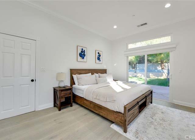 Property at 22237 Buena Ventura St, Woodland Hills, CA 91364, 4 beds, 3 baths