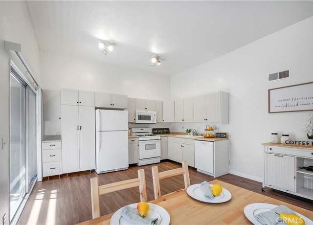 Property at 2970-C S Greenville St, Santa Ana, CA 92704, 3 beds, 2.5 baths
