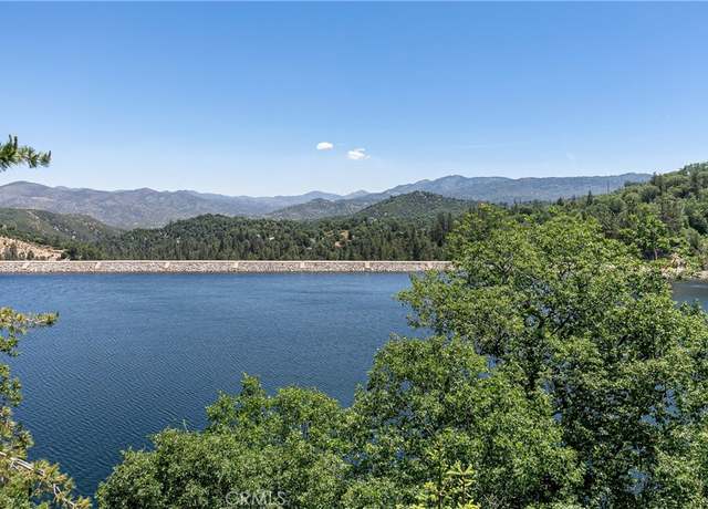 Property at 537 Canyon View Rd, Lake Arrowhead, CA 92321, 4 beds, 3.5 baths