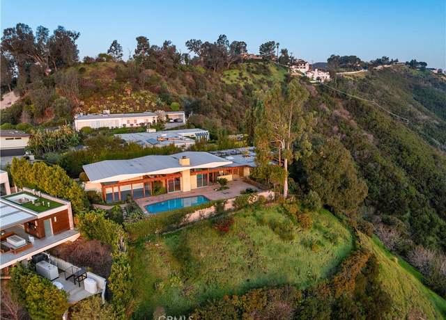 Property at 1470 Laurel Way, Beverly Hills, CA 90210, 3 beds, 3 baths