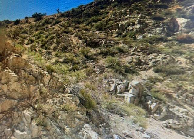 Property at 8 Bobs Gap Rd, Llano, CA 93544