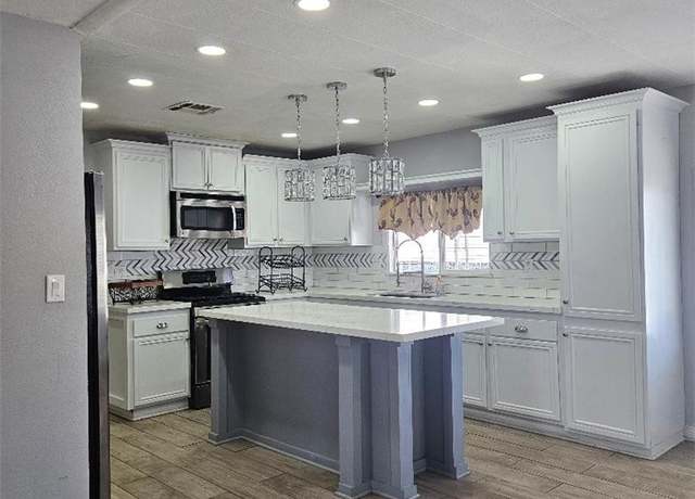 Property at 17333 Valley Unit 33 E, Fontana, CA 92335, 3 beds, 2 baths