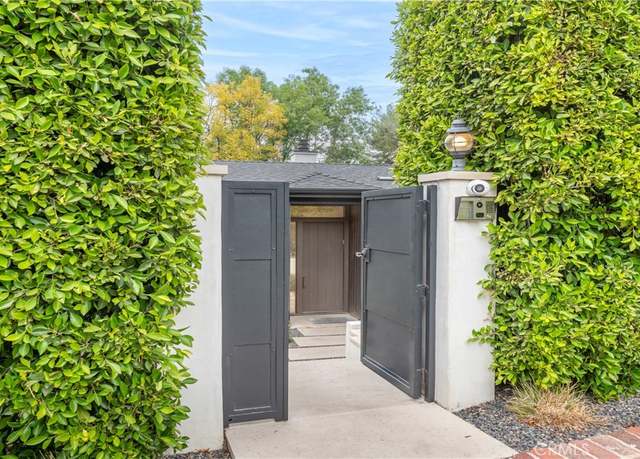 Property at 18085 Karen Dr, Encino, CA 91316, 4 beds, 3.5 baths