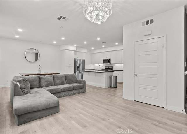 Property at 12814 Watt Ln Unit B, Sylmar, CA 91342, 2 beds, 2.5 baths