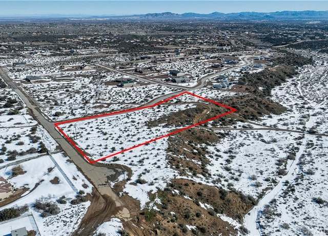 Property at 7877 Capelin Rd, Phelan, CA 92371