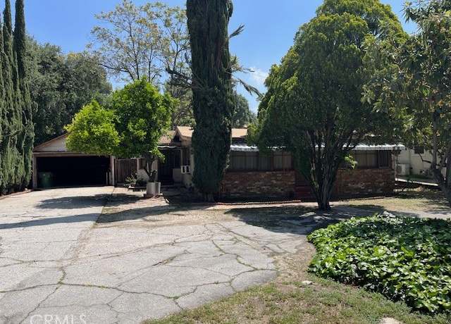 Property at 9642 Tujunga Canyon Blvd, Los Angeles, CA 91042, 3 beds, 2 baths