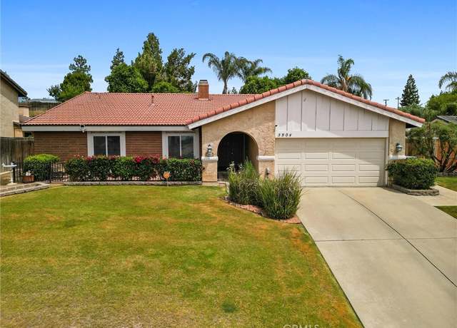 Property at 5904 Medio Luna Ave, Bakersfield, CA 93306, 3 beds, 2 baths