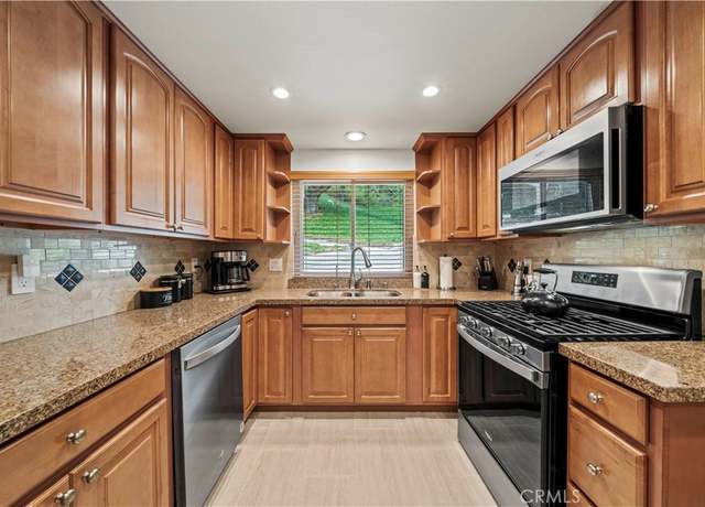 Property at 19439 Oak Crossing Rd, Newhall, CA 91321, 2 beds, 2 baths