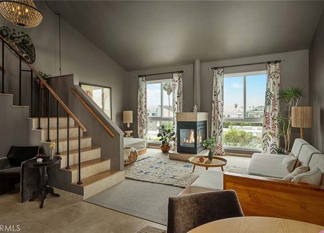 Property at 837 N West Knoll Dr #307, West Hollywood, CA 90069, 1 bed, 2 baths
